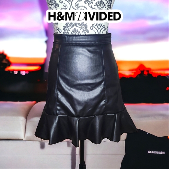 DIVIDED by H&M Leatherette Black Mini Skirt- 2 - Picture 1 of 5